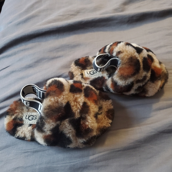 Ugg Size 7 toddler - Picture 2 of 3